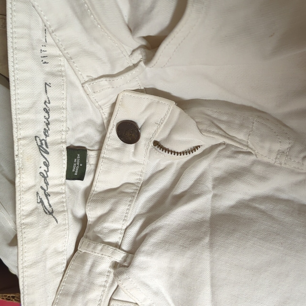 Eddie Bauer fit slightly curvy capris. White like new size 9